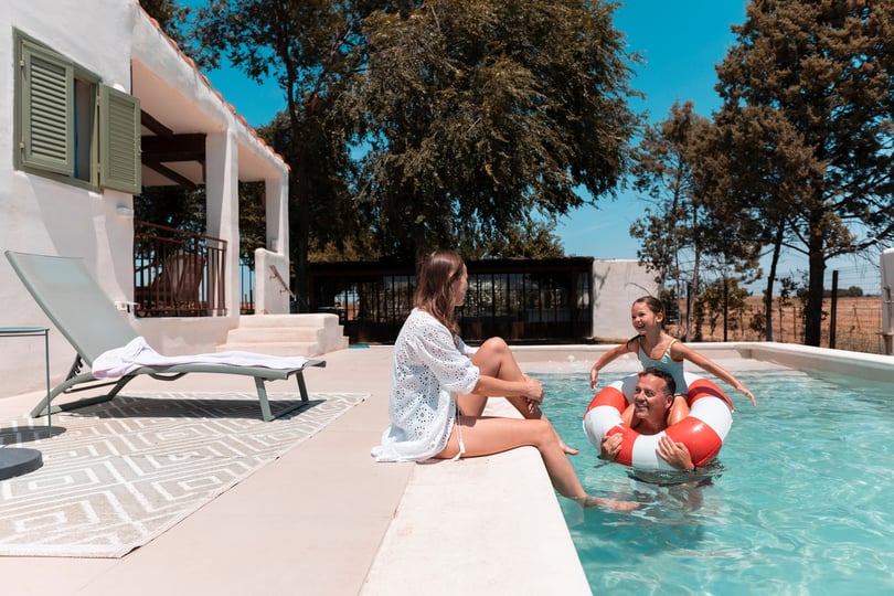 IMAGE_SummerFamilyPool