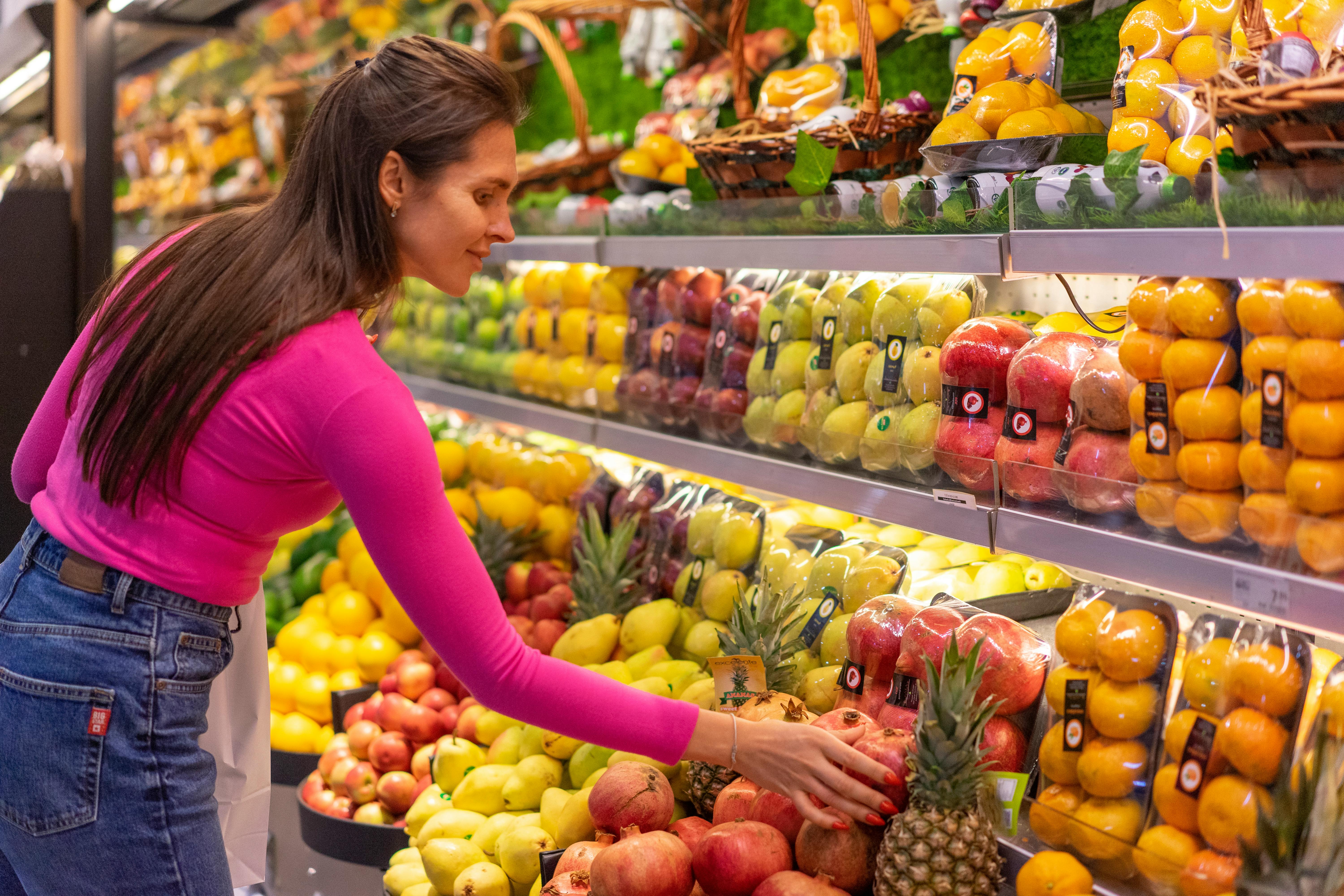 woman shopping for produce