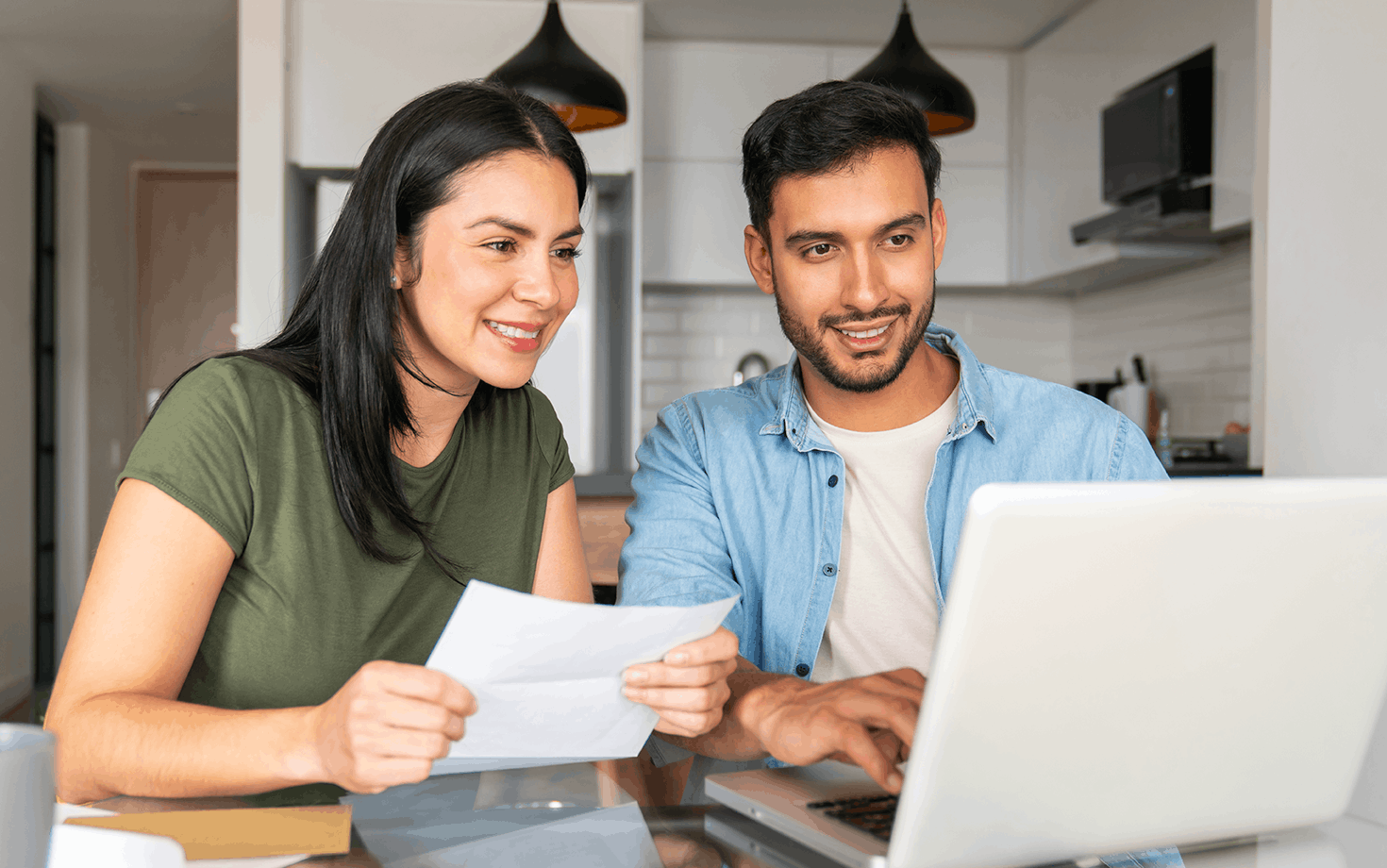 Couple researching Medi-Share - Medi-Share